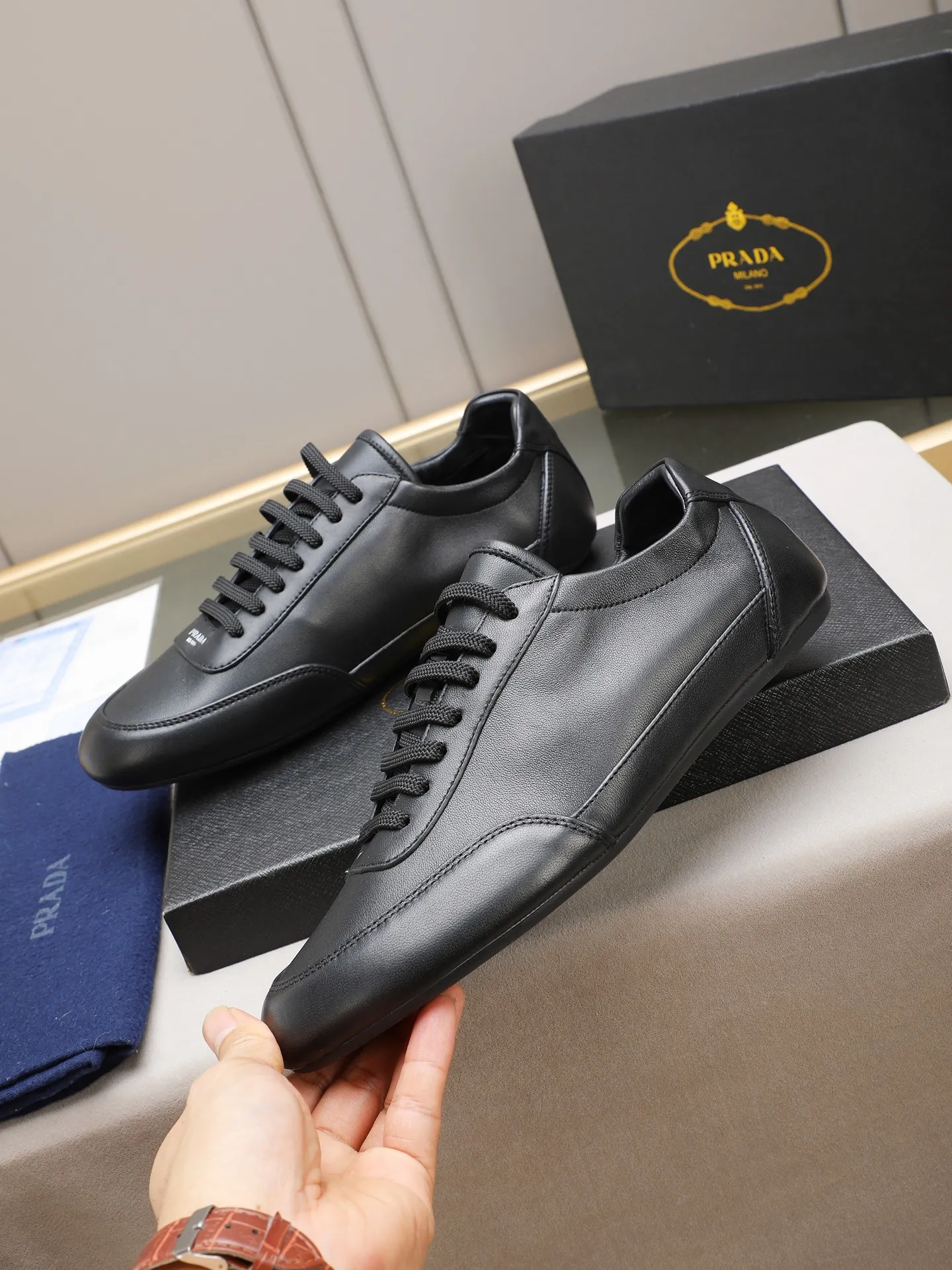 Men's shoes 💰520 PRADA, original version developed 1:1. Fabric sheepskin ➕Imported water-dyed sheep lining, rubber outsole, code number 38 to 44 (45 customized)